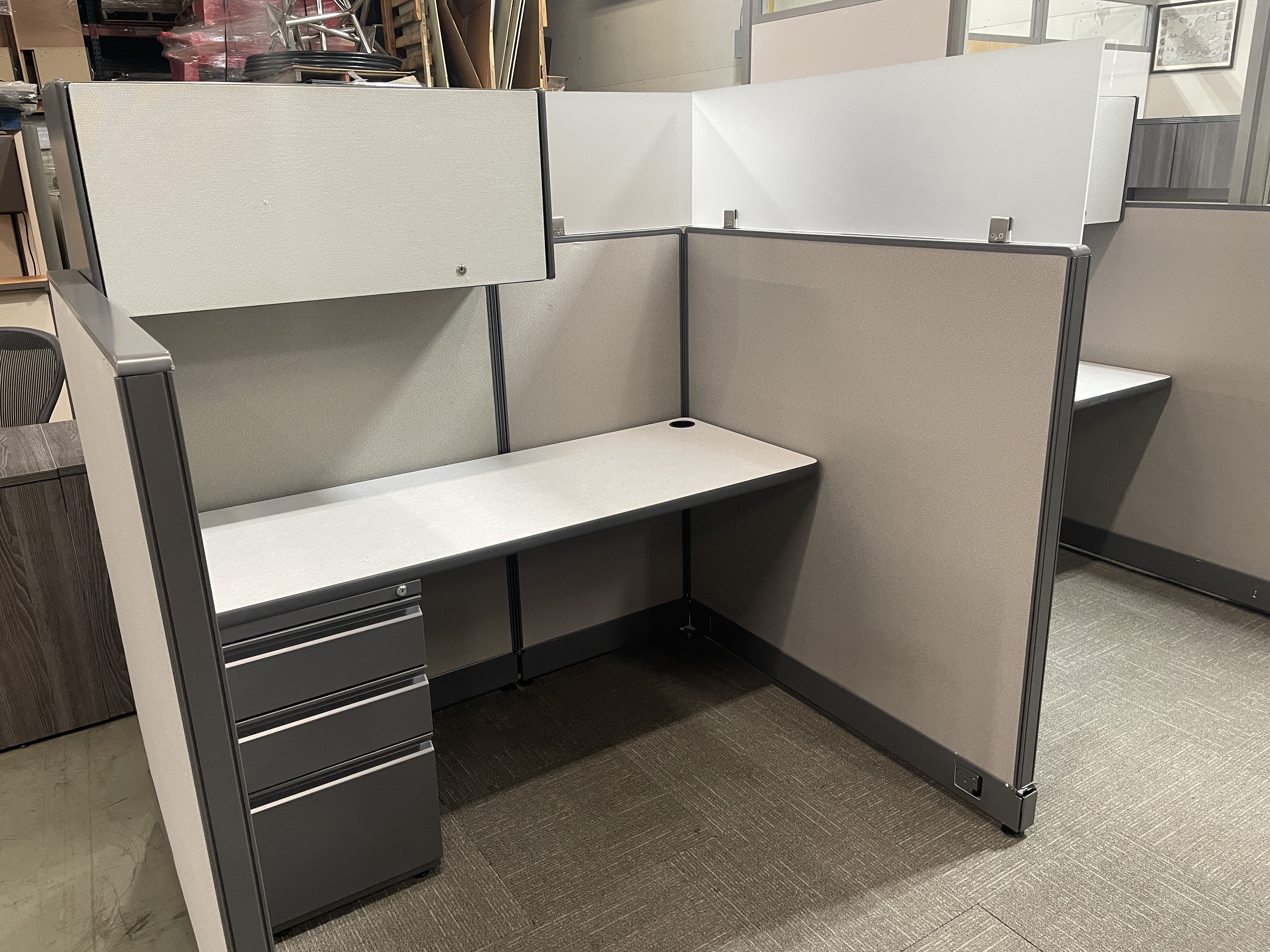 AO2 Herman Miller Work Station 48x24x48